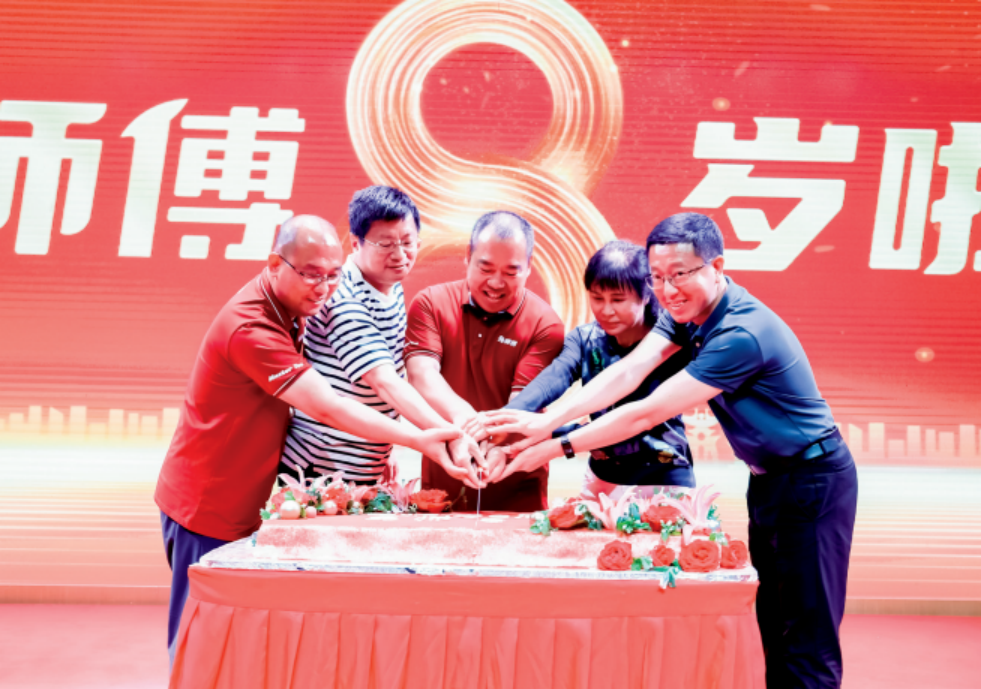 聚焦郑州深耕河南,兔师傅八周年庆典圆满举行(图1) 聚焦郑州深耕河南,兔师傅八周年庆典圆满举行(图1)